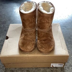 Kids UGG’S (brown), with original box (damaged)